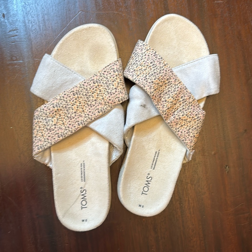 Toms women’s vegan leather sandals size 8